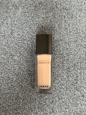 CHANEL Sublimage L'Essence de Teint Foundation - Beige